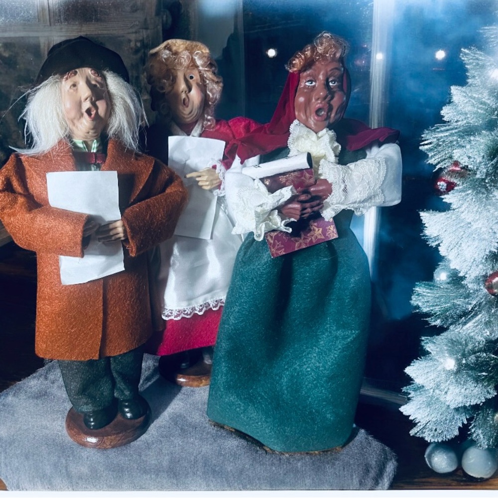 Santa’s Workbench Carolers